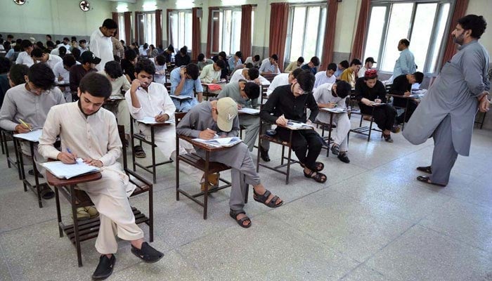 Students across KPK participate in test held by Peshawar Model Degree Colleges. — APP/File