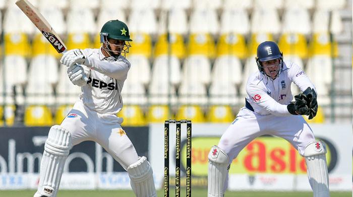 pakistani-batting-line-crumbles-as-hosts-aim-to-extend-second-innings-lead