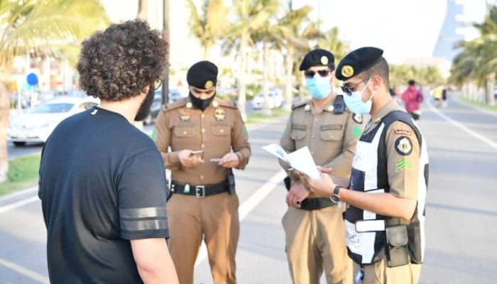 Security officials checking documents of a person in Saudi Arabia. —SPA/ File