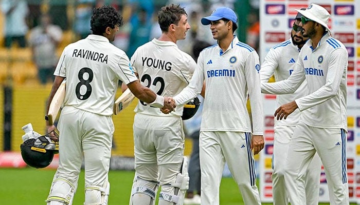 New Zealand and Indian players shake hands after the conclusion of the first Test against India at Bengalurus M Chinnaswamy Stadium on October 20, 2024. — AFP