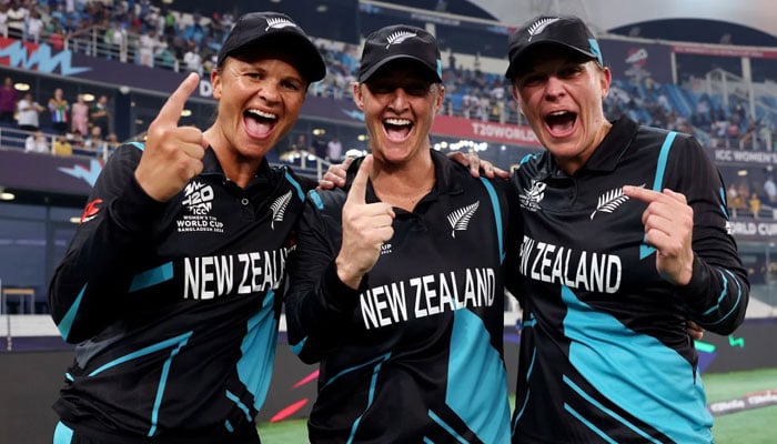 T20 World Cup 2024 winners Suzie Bates (L) with skipper Sophie Devine and Lea Tahuhu after defeating South Africa in the final of the event on October 20, 2024. — ICC