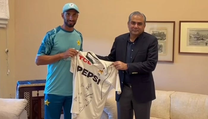 Pakistan red ball skipper Shan Masood gifts shirt signed by players to PCB Chairman Mohsin following home series victory against England on October 26, 2024. — Facebook/@PakistanCricketBoard