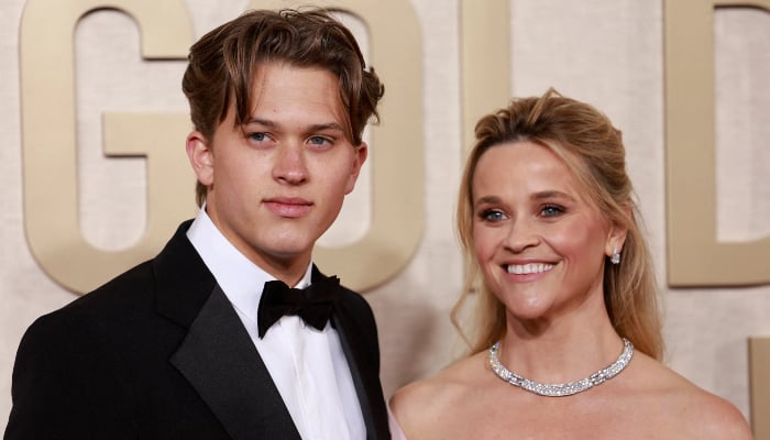 Reese Witherspoon and son Deacon Phillippe at red carpet