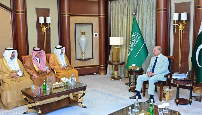 Saudi Investment Minister Khalid bin Abdulaziz Al Falih and Advisor at Saudi Royal Court Mohammad Bin Mazyad Al-Tuwaijri meeting Prime Minister Shehbaz Sharif on sidelines of 8th edition of the Future Investment Initiative (FII) in Riyadh, October 30, 2024. — PID