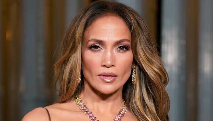 Jennifer Lopez cant seem to get hold of herself after public divorce from Ben Affleck