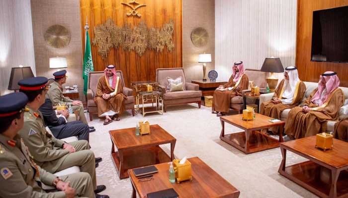 Chief of Army Staff (COAS) General Asim Munir meets Saudi Arabias Crown Prince and Prime Minister Mohammed bin Salman at Royal Palace, Riyadh, November 6, 2024. — ISPR