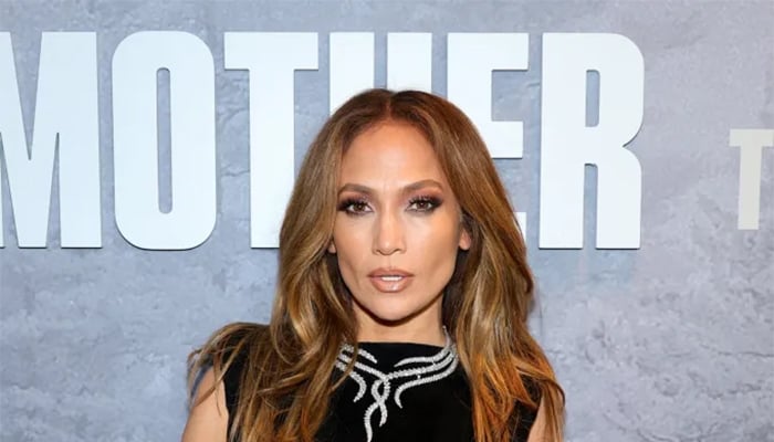 Jennifer Lopez keeping tabs on Ben Afflecks life after intense year