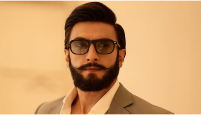 Mukesh Khanna calls out Ranveer Singh for waiting outside his office