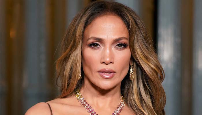 Jennifer Lopez appears anxious as she checks her phone amid split with Ben Affleck