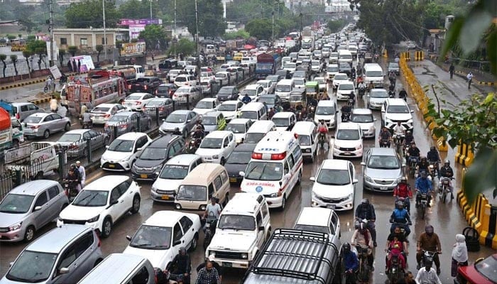 A view of traffic on roads during peak hours in Karachi on August 29, 2024. — APP