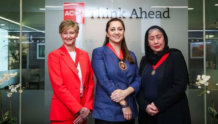 ACCAs neu gewählte Vizepräsidentin Melanie Proffitt, Präsidentin Ayla Majid und Vizepräsident Datuk Zaiton Mohd Hassan. — Linkedin/ ACCA Pakistan