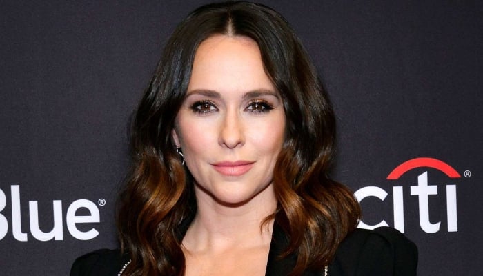 Jennifer Love Hewitt candidly talks about ‘close relations’