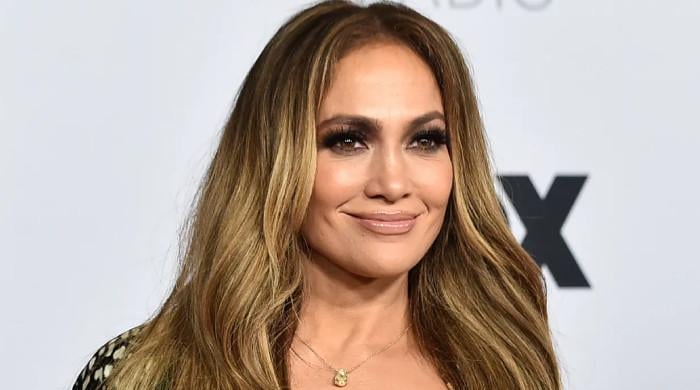 Jennifer Lopez hangs out with friends after recent dating updates