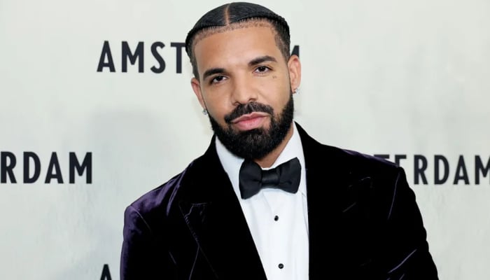 Drake debuts new look on social media