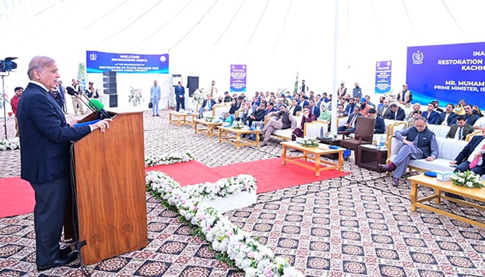 PM Shehbaz Sharif addresses the inaugural ceremony of restoration of Kachhi Canal on November 22, 2024. — PID