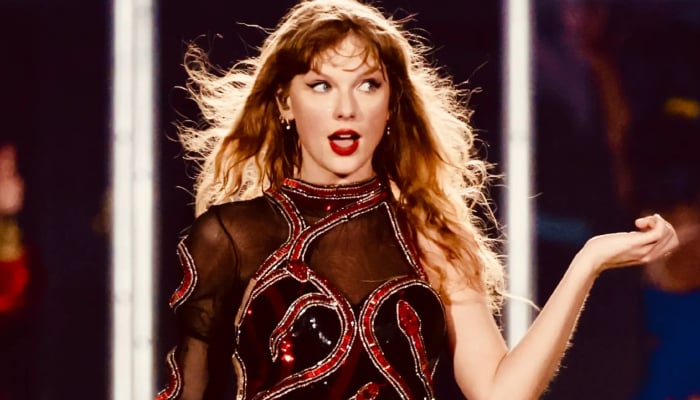 Taylor Swift fuels the fire of Reputation re-release theories