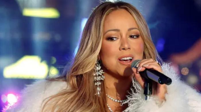 Mariah Carey invokes holiday spirit on Christmas Time tour