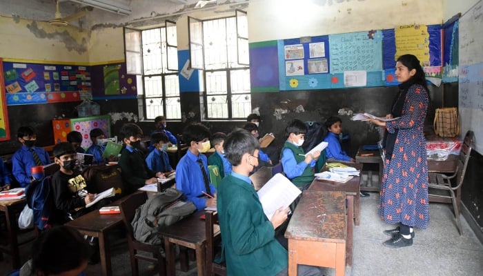 School students at Thaddrell School, Empress Road, in Lahore attend a class on November 20, 2024. —APP