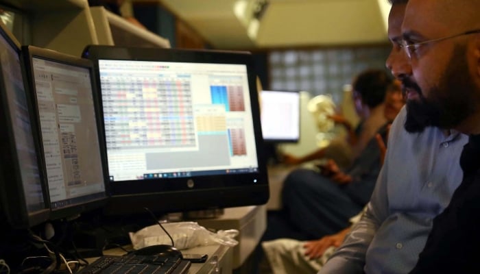 Brokers are busy in trading at Pakistan Stock Exchange (PSX) in Karachi on Wednesday, November 27, 2024. — PPI