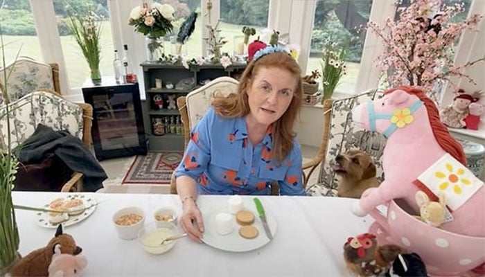 Sarah Ferguson celebrates Thanksgiving with special guest star.