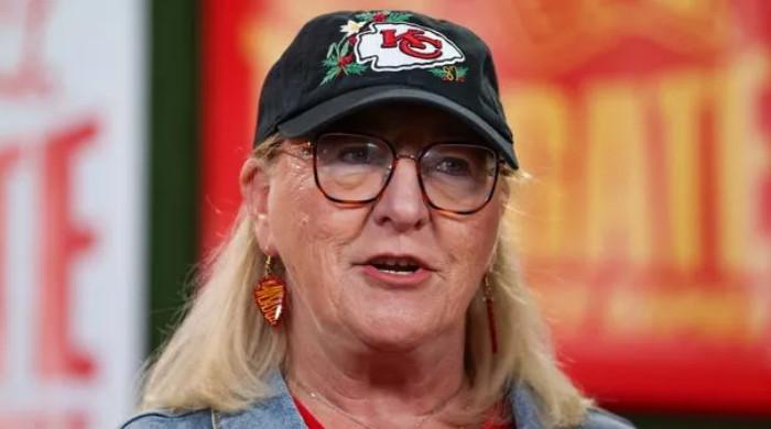 Travis Kelce’s mother Donna particulars appearing debut expertise