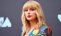 Taylor Swift Shares Sweet Moment With Young Swifties At Travis Kelce’s Game