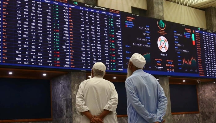 Brokers are busy trading at Pakistan Stock Exchange (PSX) in Karachi, November 27, 2024. — PPI