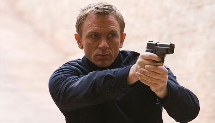 Daniel Craig on script woes and storytelling flaws in 007 flick.