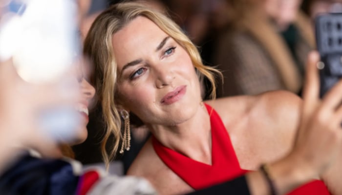 Titanic features Kate Winslet and Leonardo DiCaprio in lead roles