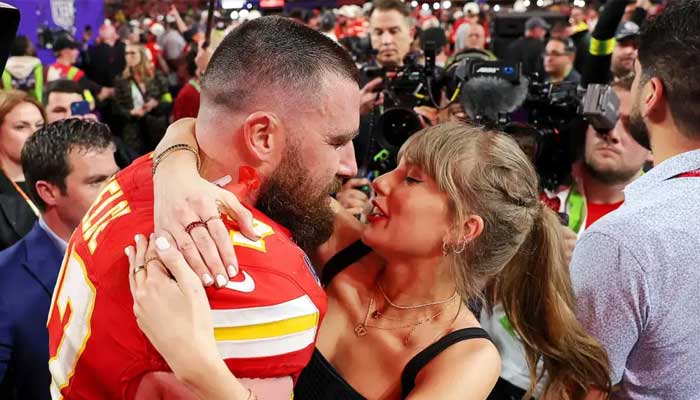 Taylor Swifts special call steals Travis Kelces game night