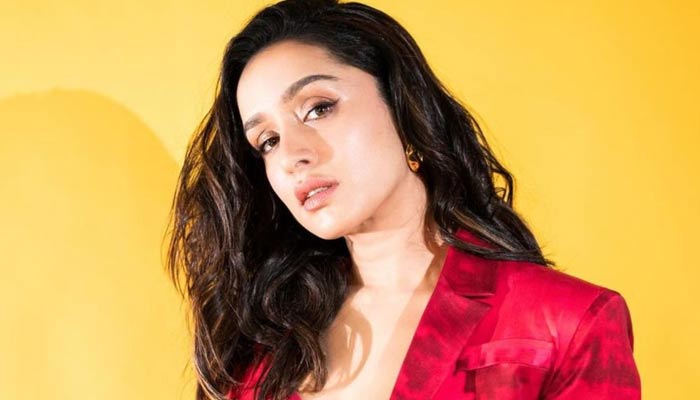 Shraddha Kapoor treats fans with her stunning looks