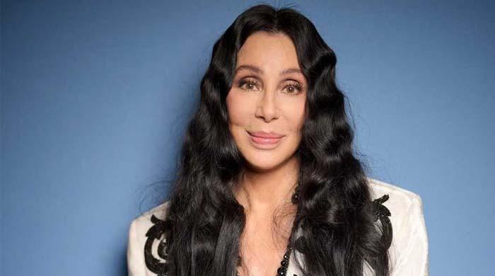 Cher enthralls onlookers with ‘ageless’ look