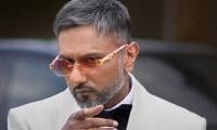 Yo Yo Honey Singh Excites Fans With Shocking Move