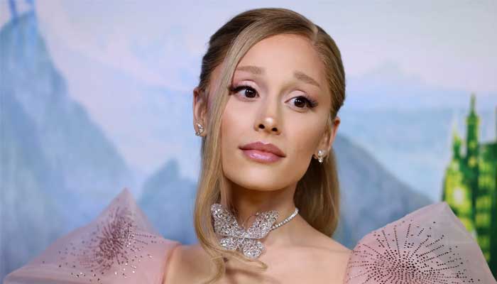 Ariana Grande seeks therapists help on final day of shooting