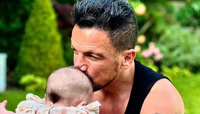 Peter Andre and Emily share exciting baby news.