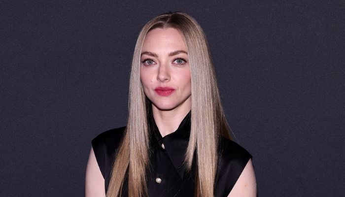 Amanda Seyfried sang Popular for fun behind the scenes of Lancôme shoot.