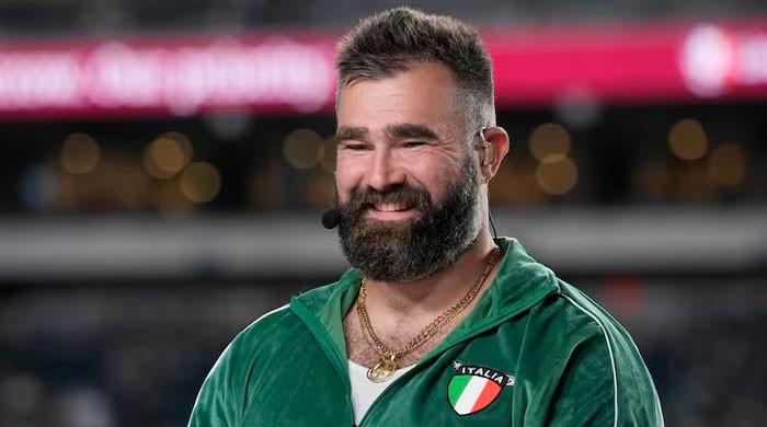 Jason Kelce finds stunning doppelgangers in fan lookalike contest