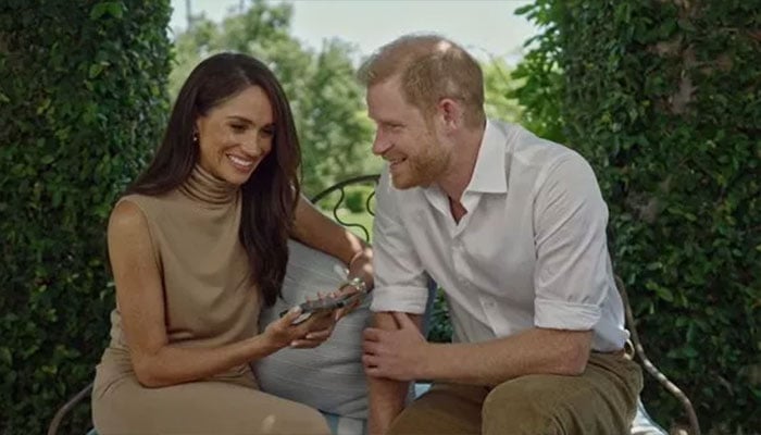 Prince Harry and Meghan unveil heartwarming Christmas card.