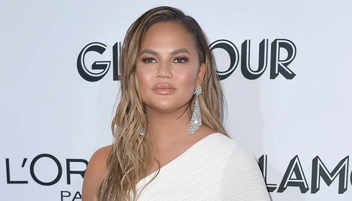 John Legends wife Chrissy Teigen reacts to criticism with grace