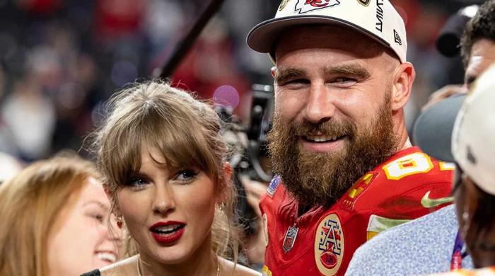 Taylor Swift’s boyfriend Travis Kelce gears up for holiday romance