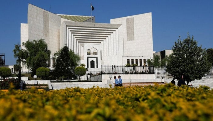 Police officers walk past the Supreme Court of Pakistan building, in Islamabad, April 6, 2022. — Reuters