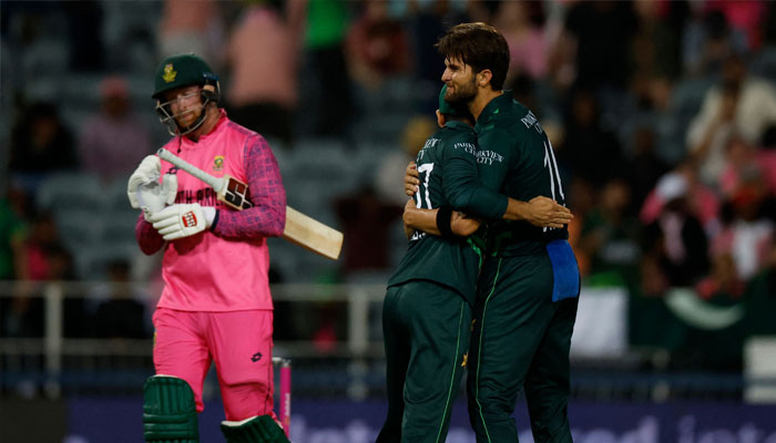 Pakistans Abdullah Shafique (right) celebrates with teammates after the dismissal of South Africa´s Heinrich Klaasen (left) during the third one day international (ODI) cricket match batween South Africa and Pakistan at The Wanderers Stadium in Johannesburg on December 22, 2024.— AFP