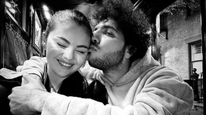 Selena Gomez, Benny Blanco seize hearts with romantic chemistry