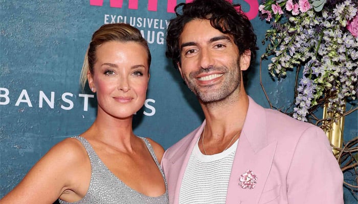 Justin Baldoni posed with wife at It Ends With Us premiere