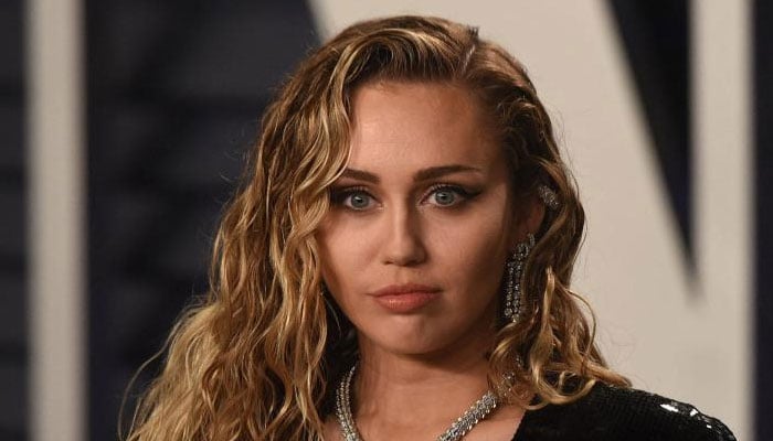 Miley Cyrus gets reflective:looking forward to starting over again