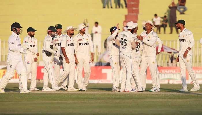 Pakistan team celebrates taking a wicket during second day of the third against England on October 25, 2024. — PCB