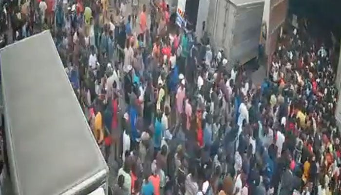 The image shows people outside a maximum security prison in Maputo, Mozambique. — Screengrab via X/adriano_nuvunga