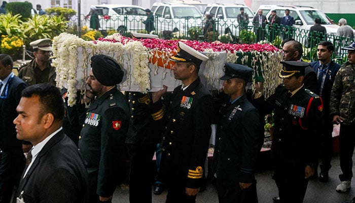 جیمز گن اپنے پسندیدہ ڈی سی ہیرو کے مستقبل سے خطاب کرتے ہیں۔