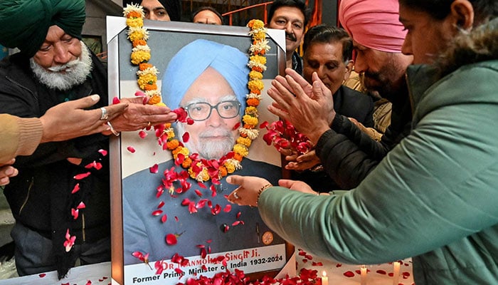 Members of Congress party pay their homage to late India´s former Prime Minister Manmohan Singh in Amritsar on December 27, 2024. — AFP