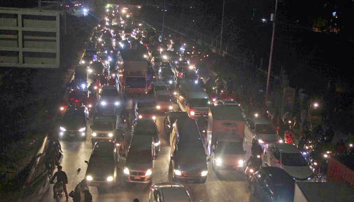 A view of closed Shahra-e-Faisal for traffic due to MWM sit-in protest in Karachi, December 29, 2024. — Online